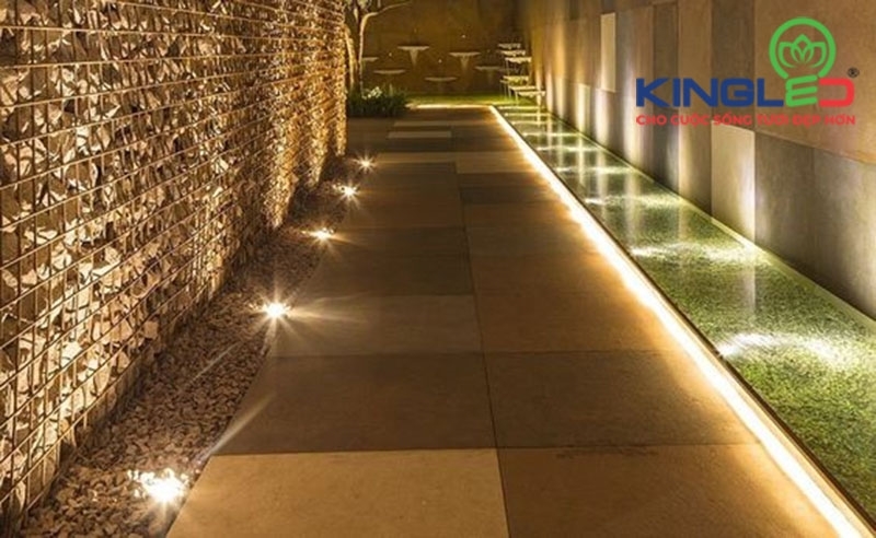 Đèn âm đất chiếu sáng lối đi